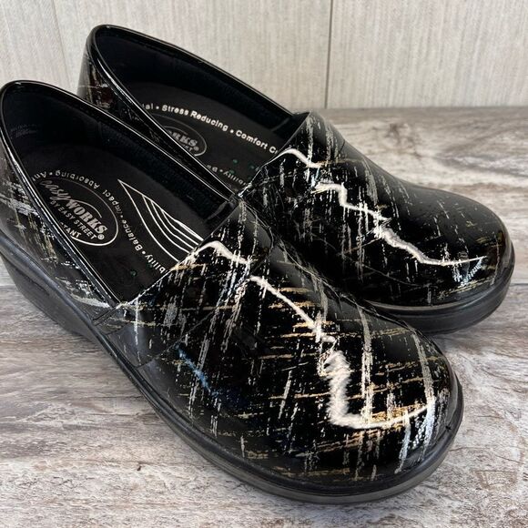 Easy Works Black Streak Patent Laurie Clog Shoes - Picture 1 of 11
